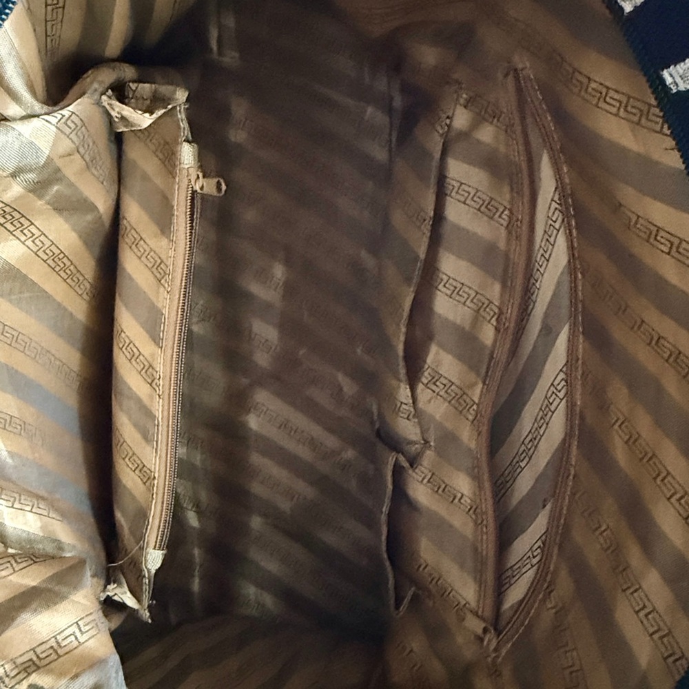 Stylish Zebra Print Duffle Handbag. - image 8